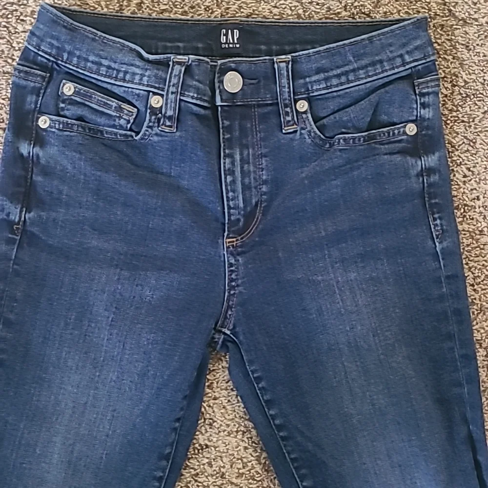 Size 27 Gap Jeans - Picture 3 of 6
